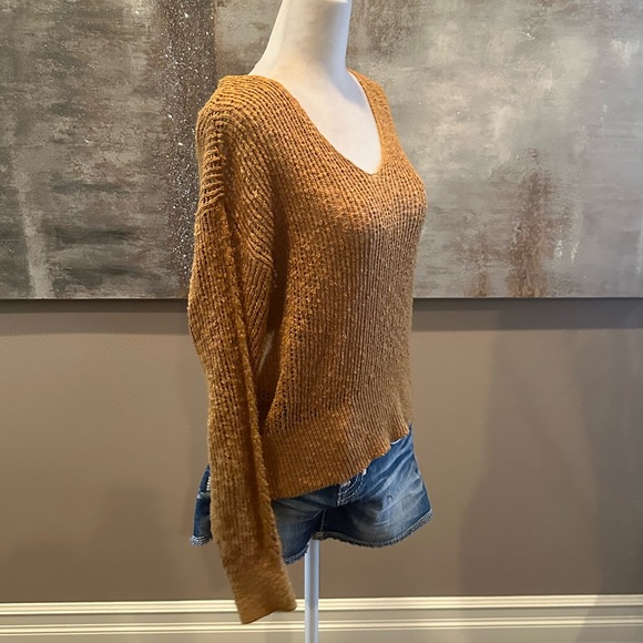 Women’s Billabong Sweater - Picture 2 of 7